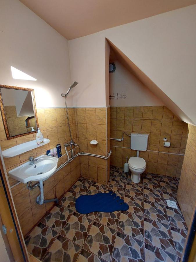Banita Cabana Cu Teren De Tenis -- Etaj מראה חיצוני תמונה